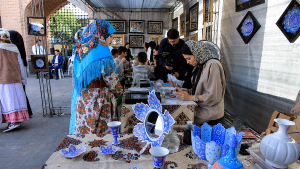 برپایی نمایشگاه ۲۰ غرفه صنایع دستی در مجموعه شیخ صفی؛ معرفی ظرفیت‌های گردشگری اردبیل
